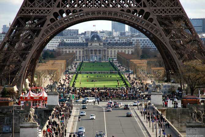 Как выглядит Париж с Эйфелевой башни (23 фото)