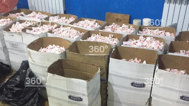 Полиция "накрыла" подпольное производство конфет "Raffaello" (4 фото)