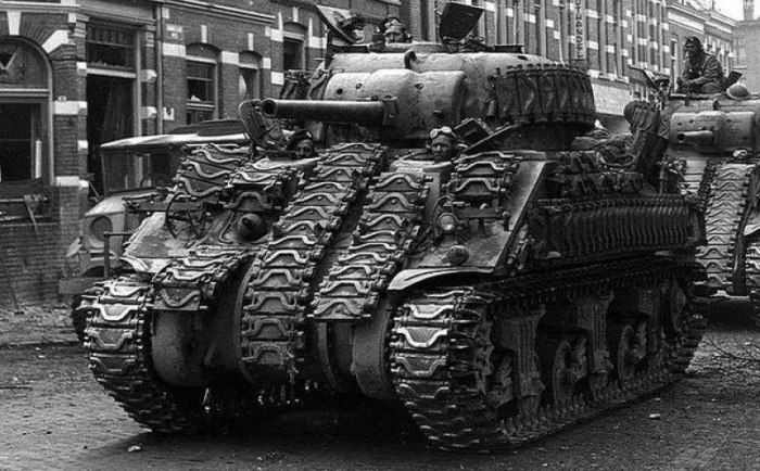 Зачем во время войны на танки крепили дополнительные гусеницы (5 фото)