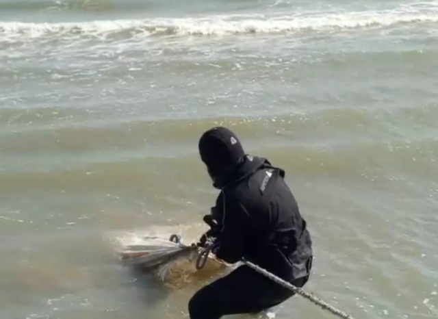 Полиция Румынии обнаружила на побережье Черного моря кокаин (6 фото)
