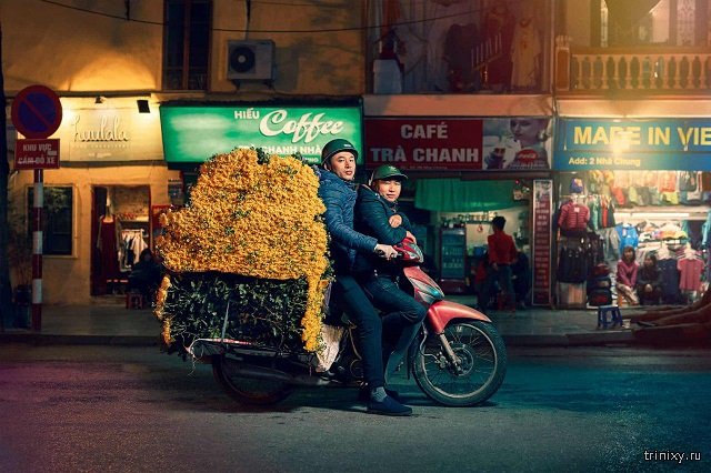 Беспощадный вьетнамский трафик, доставщики из Ханоя (8 фото)