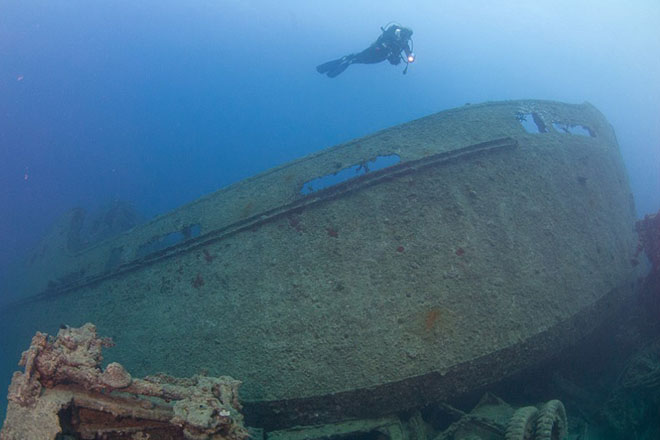 Подводное кладбище старых танков (5 фото)