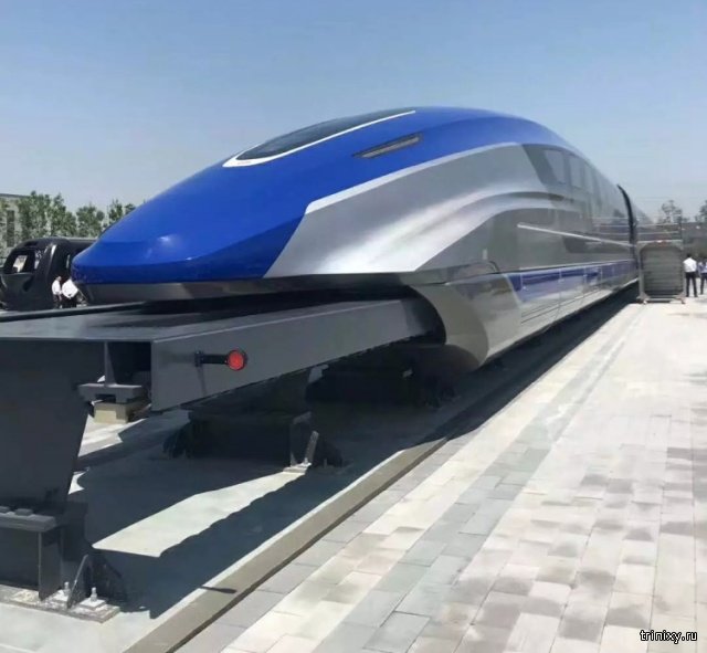 Прототип китайского поезда на магнитной подушке (12 фото)