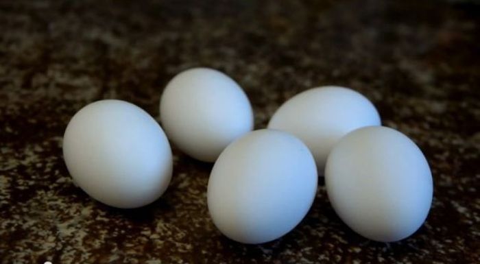 Как сделать омлет, не разбивая яйцо? (7 фото) 