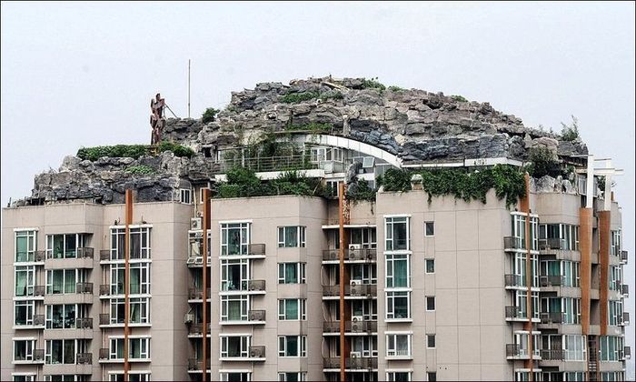 Горная вилла на крыше многоквартирного жилого дома (10 фото)