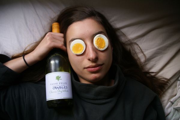 Австралийка сидела на диете из вина и вареных яиц (7 фото)