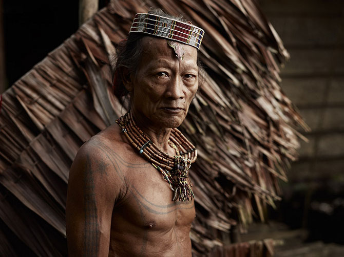 Портреты коренных жителей архипелага Ментаваи (17 фото) 