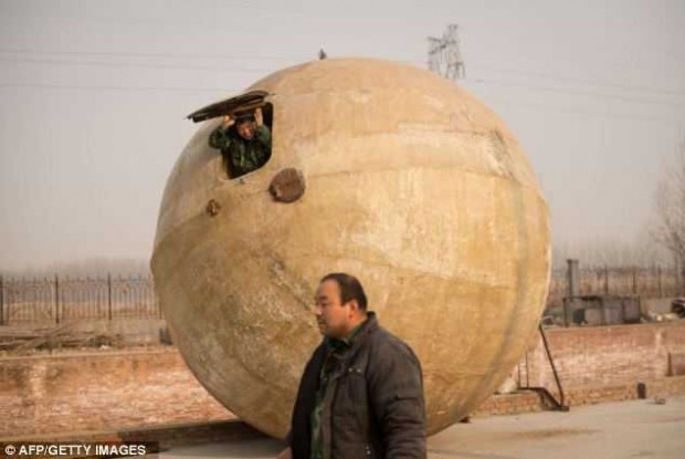 От Конца Света китайцы спрячутся в огромных шарах (9 фото) 