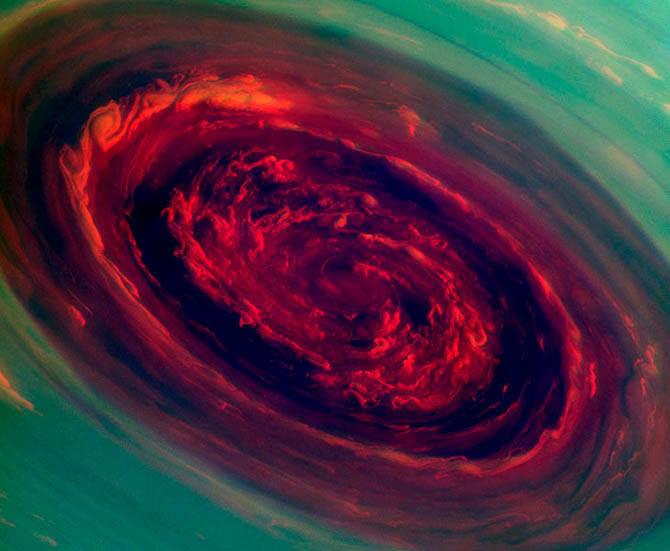 Мощнейший ураган на Сатурне (6 фото)