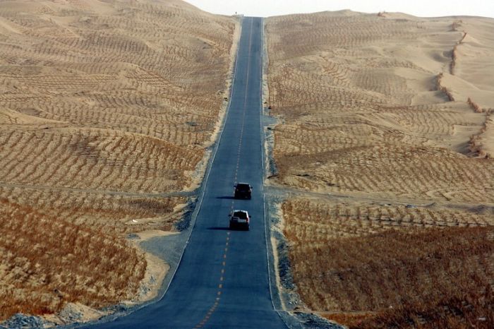Самое длинное шоссе в пустыне (12 фото)