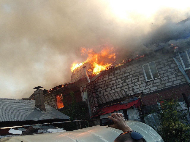 В Самаре из-за детского баловства сгорело 8 домов (4 фото)