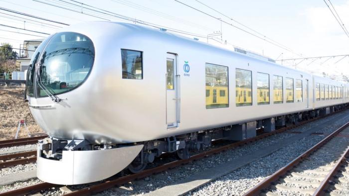 Японцы восхищаются поездом, в котором как дома (8 фото)