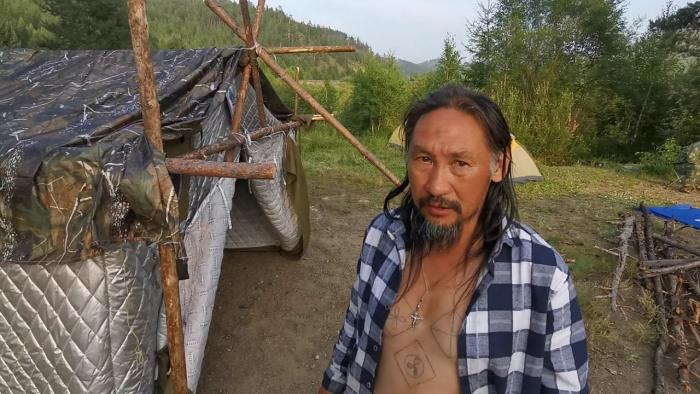 Задержан шаман, который идет в Москву «изгонять Путина» (3 фото)