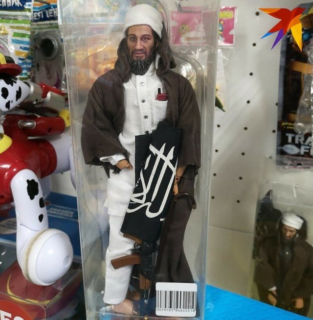 В одном из детских магазинов нашли игрушечного террориста (2 фото)