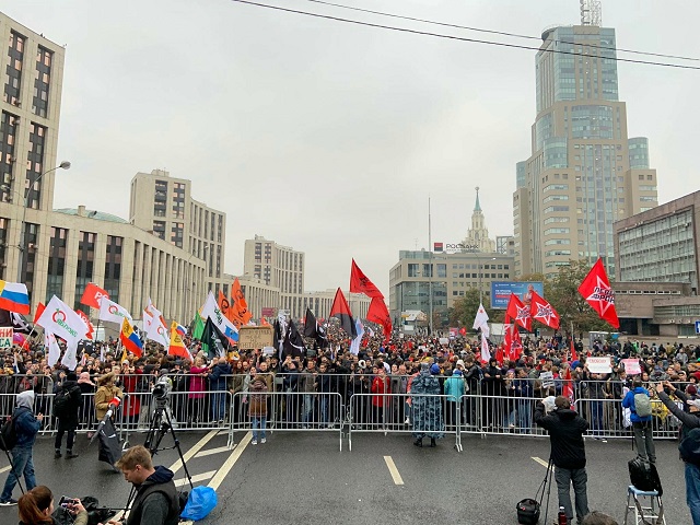 В Москве прошел митинг в поддержку фигурантов (20 фото)