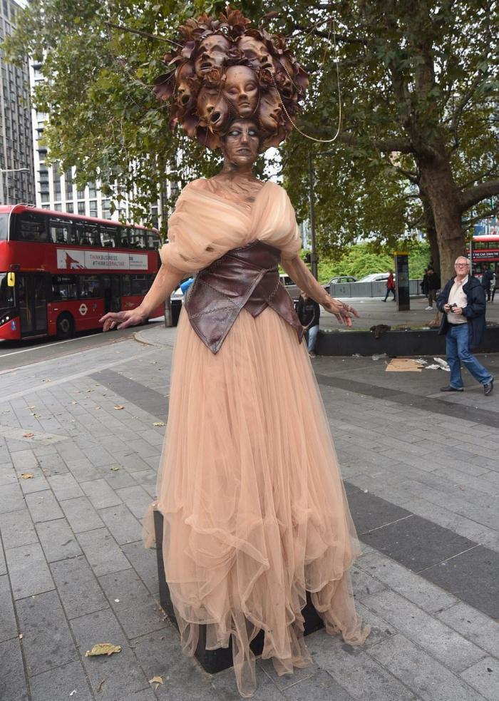 В Лондоне прошел 12-й парад в честь Всемирного дня зомби (25 фото)
