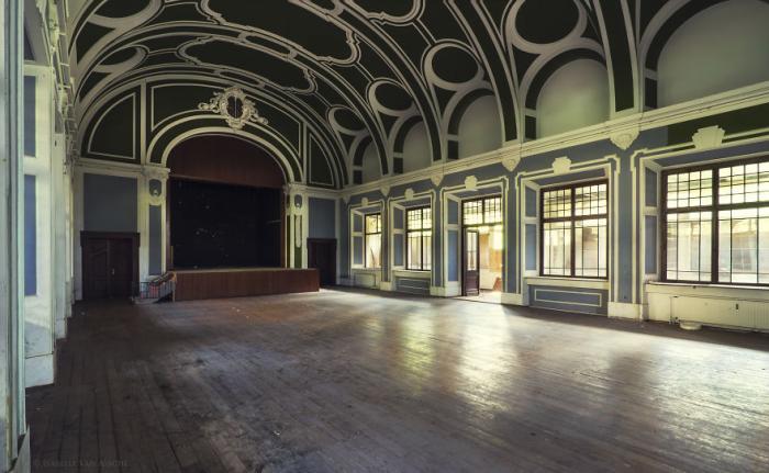 Заброшенные танцевальные залы в Германии (30 фото)