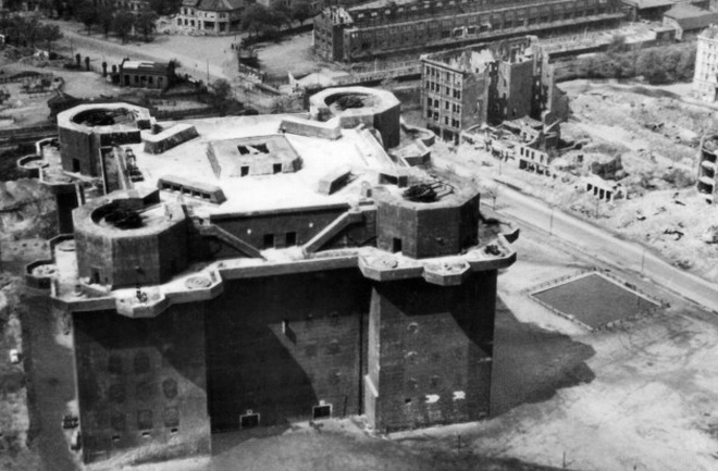 Из построенного нацистами бункера собираются сделать отель (4 фото)