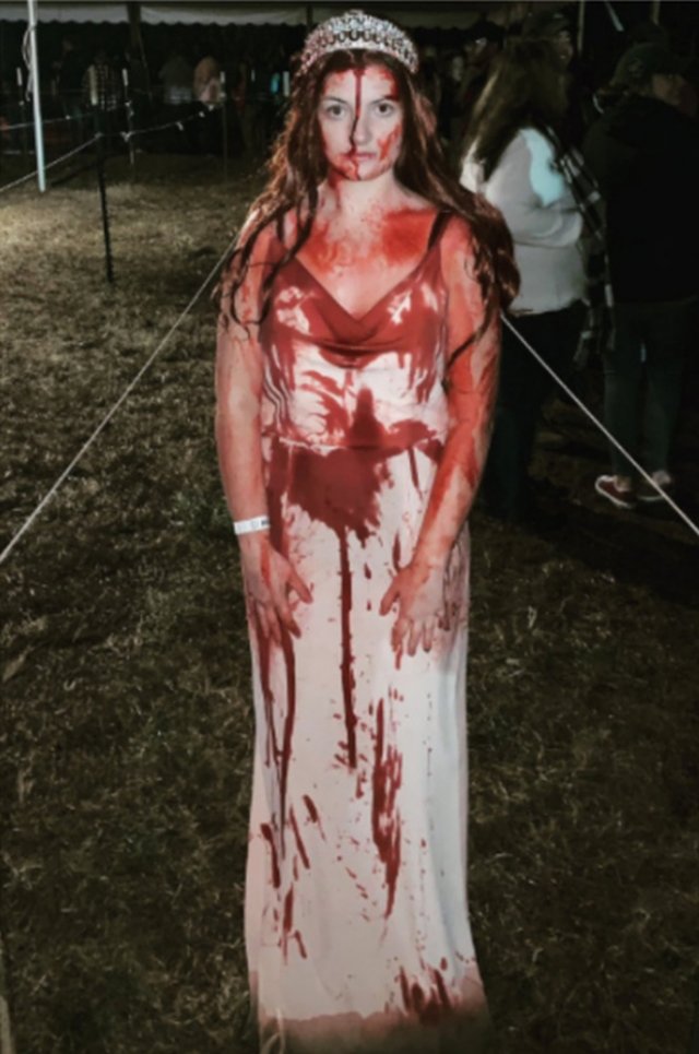 Девушку, попавшую в аварию в Хэллоуин, посчитали мертвой (6 фото)