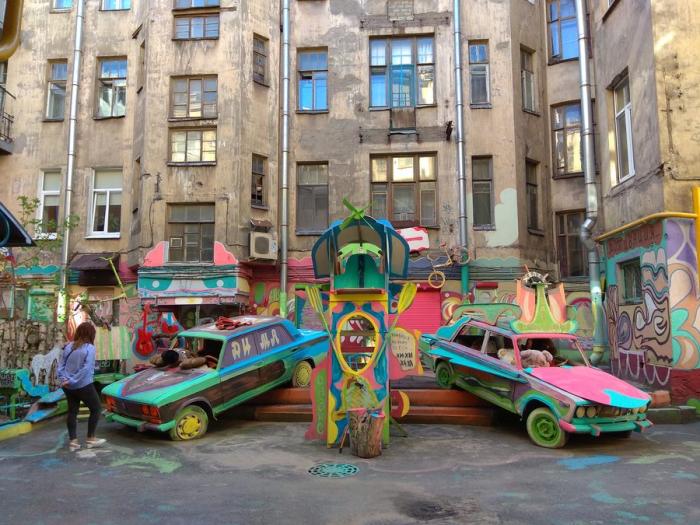 В Петербурге разрушают «самый удивительный и позитивный двор» (4 фото)