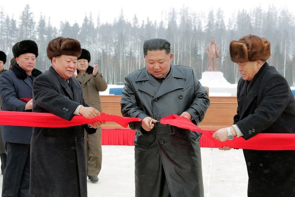 В Северной Корее состоялось открытие нового города (12 фото)