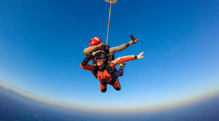 Почему хотя бы раз в жизни стоит выполнить прыжок с парашютом (4 фото)