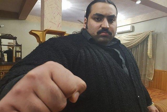Пакистанский Халк весом 440 килограммов ищет себе жену (5 фото)