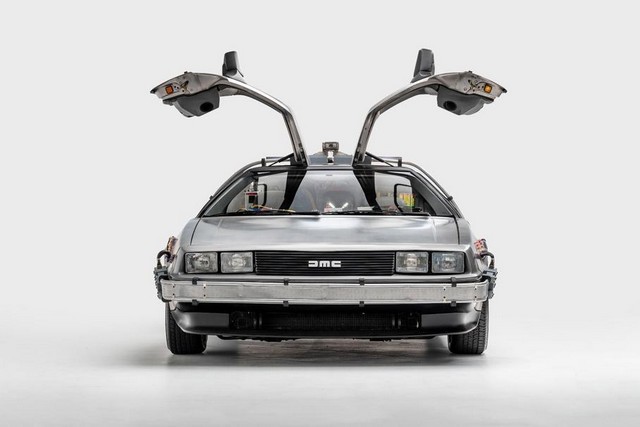 DeLorean возобновляет производство «Машины времени» DMC-12 (3 фото)