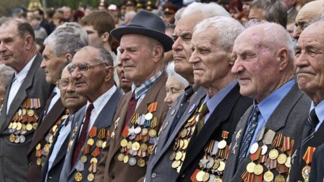 Путин подписал указ о выплате ветеранам к 75-летию Победы (2 фото)