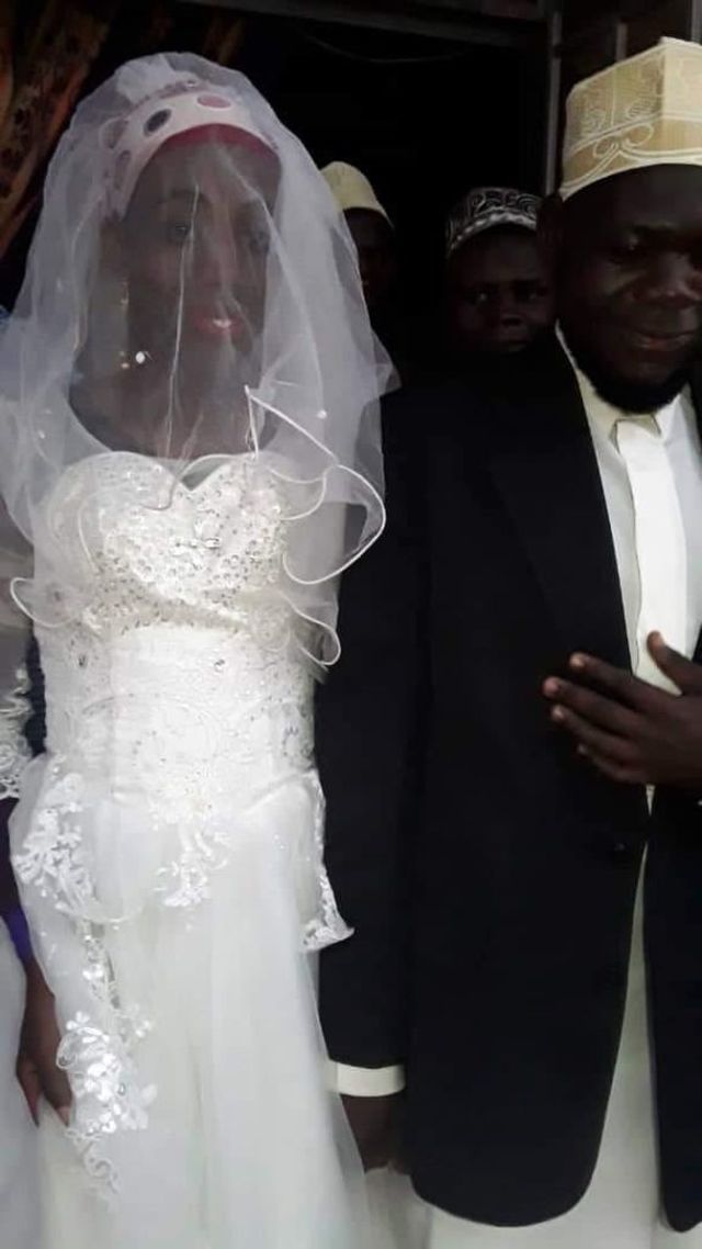 Невеста с подвохом из Уганды (2 фото)