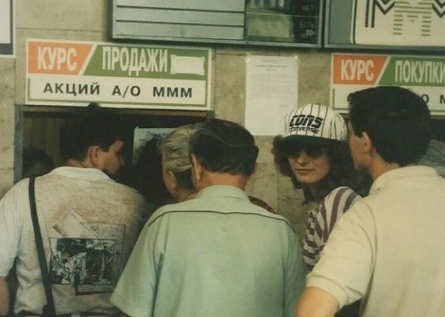 Торговля в 90-е: фотографии, которые напомнят о тех временах (15 фото)