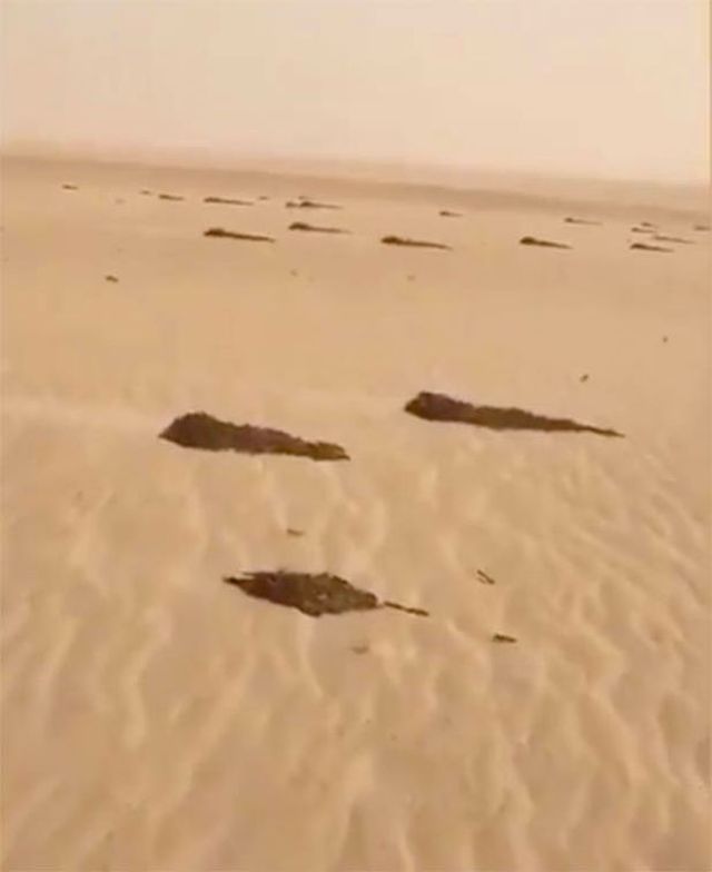 Мужчина из Саудовской Аравии наткнулся в пустыне на пятна (2 фото)