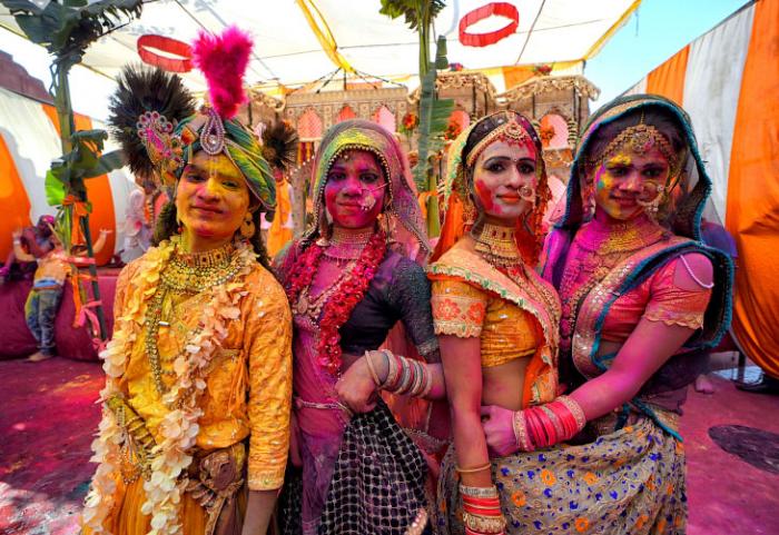 В Индии прошел фестиваль красок Холи (12 фото)