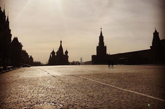 Опустевшая Москва удивляет пользователей Сети (21 фото)
