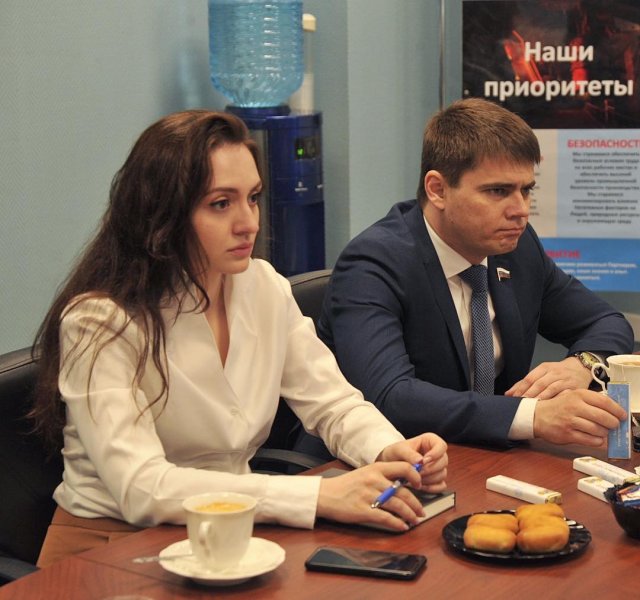 Милена Григорян – красивая помощница депутата Госдумы (19 фото)
