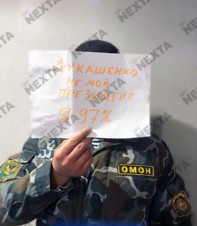 Военные и врачи начали флешмоб против Александра Лукашенко (15 фото)
