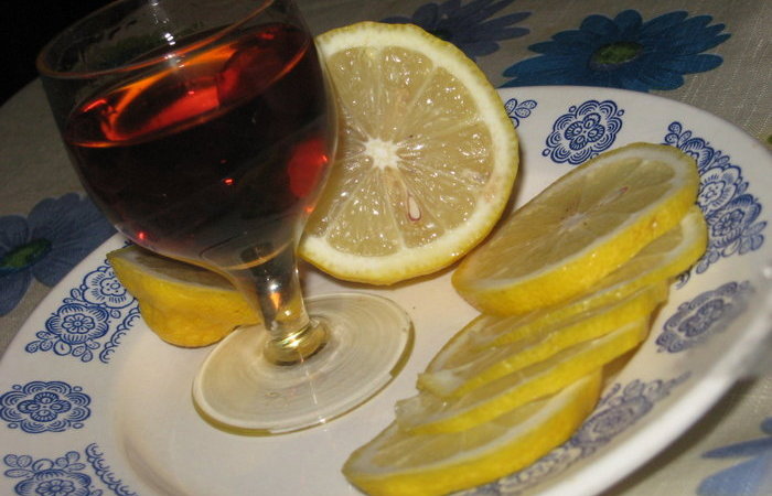Откуда взялась традиция закусывать коньяк лимоном (5 фото)