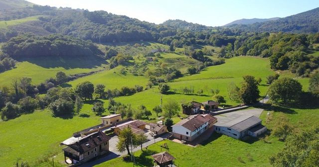  В Испании выставили на продажу целую деревню по низкой цене (5 фото)