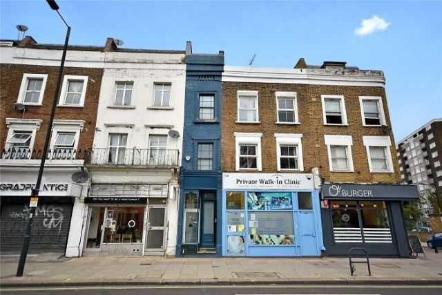 В Лондоне выставили на продажу "самый узкий дом" в городе (9 фото)