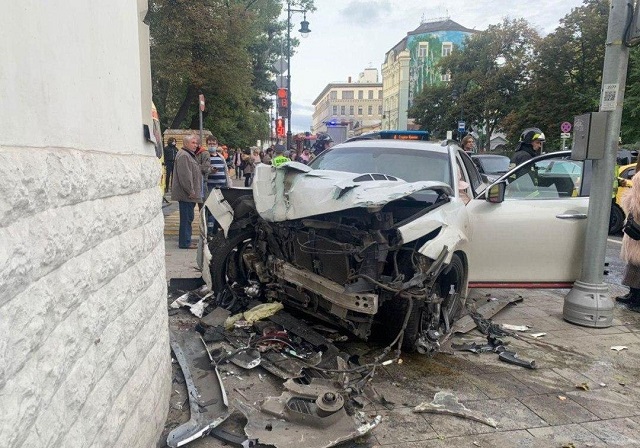 В Москве начинающий исполнитель Эльмин сбил троих пешеходов (4 фото)
