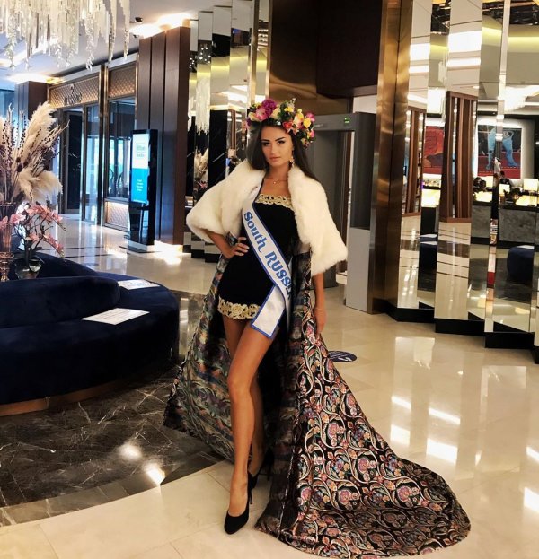 Чиновница заняла третье место на конкурсе Мисс Евразия - 2020 (9 фото)