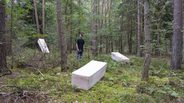 Ученый из Нидерландов Боб Хендрикс создал "живой гроб" (4 фото)