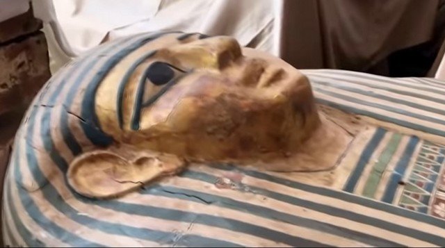  В Египте нашли саркофаг с 2500-летней мумией (16 фото)