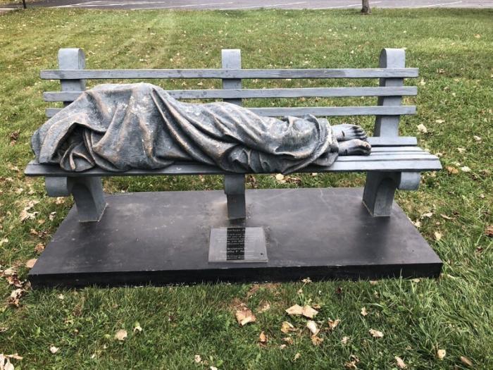 В США перепутали статую с живым человеком (2 фото)