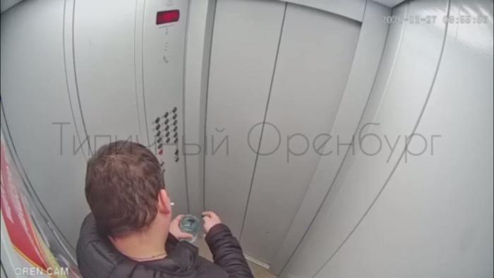 Оренбуржец случайно поджег себя в лифте и чуть не сгорел (2 фото)
