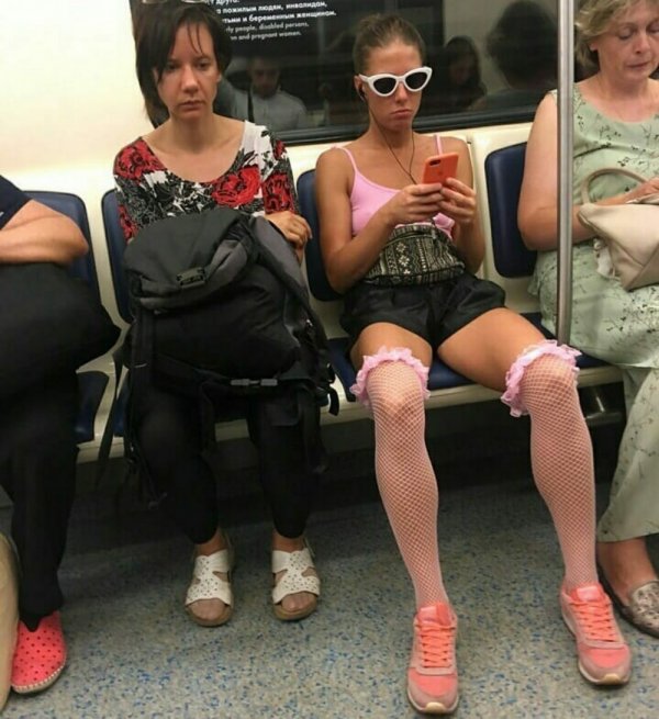 Модники и чудаки из метро (8 фото)