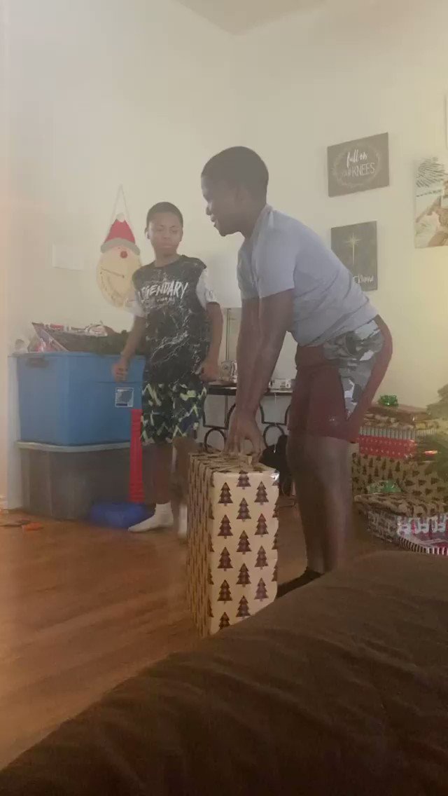 Родители разыграли детей с подарком к Рождеству (8 фото)