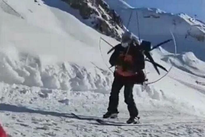 "Карлсон" на лыжах (2 фото)