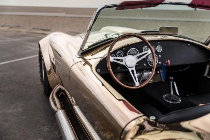 Полностью бронзовая реплика Shelby Cobra (13 фото)