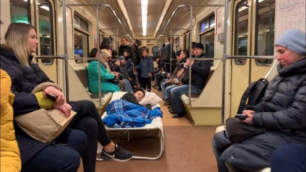 Модники и чудаки из метро (12 фото)